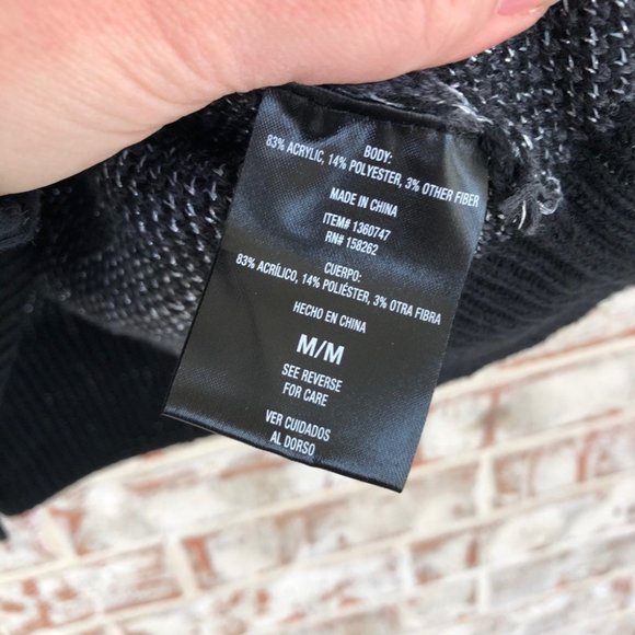 Kendall + Kylie Metallic Animal Print Sweater M - Picture 9 of 9